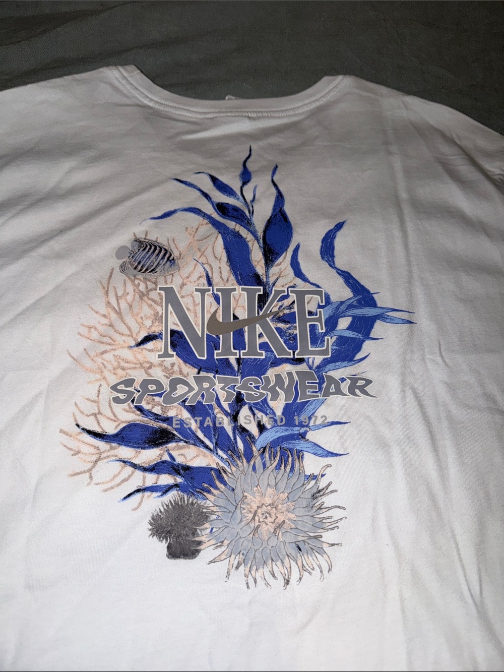 Nike White Short-Sleeve Sportswear Logo Tee - Picture 5 of 5